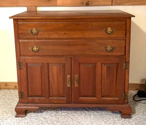 lot 88 image: Beautiful Vintage Console Cabinet by Kling