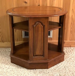 lot 92 image: Vintage Accent Table with Shelf