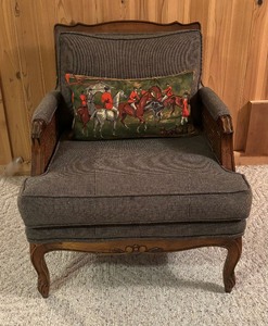 lot 95 image: Charming Vintage Accent Arm Chair