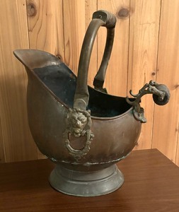 lot 98 image: Vintage Metal Coal Bucket with Lion Details