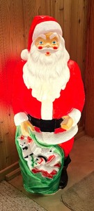 lot 119 image: Blow Mold Santa Figurine