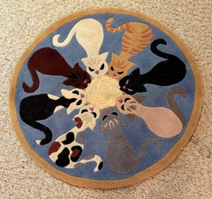 lot 141 image: Ragamuffin Cat Motif Circular Accent Rug