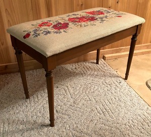 lot 146 image: Vintage Needlepoint Piano Bench