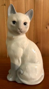 lot 148 image: Vintage Andre Richard Cat Figurine