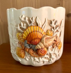 lot 150 image: Vintage Seashell Motif Planter