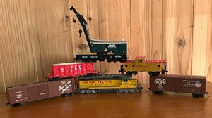 lot 154 image: Six Model Train Cars Including Union Pacific, FEC, Burlington and More