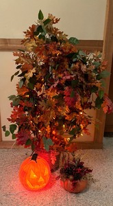 lot 157 image: Festive Fall Decor
