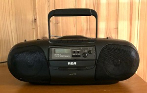 lot 171 image: RCA RP-7939B Radio & CD Player