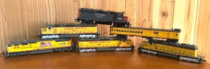 lot 200 image: Six Southern Pacific and Union Pacific Model Train Cars