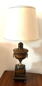 lot 203 image: Lovely Vintage Table Lamp