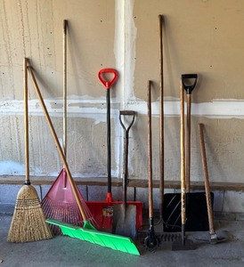 lot 214 image: Long Handled Tool Lot #2