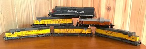 lot 222 image: Six Model Train Cars by Akdee, Bachmann, Kato and More
