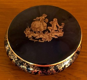 lot 228 image: 22K Gold Accented Trinket Box by Limoges Castel