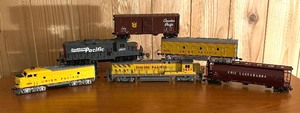 lot 235 image: Six Model Trains by Atlas, Accurail, Walthers and More