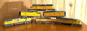 lot 239 image: Six Union Pacific Model Train Cars
