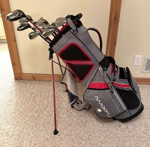 lot 256 image: Maxfli Golf Bag with Nike, Taylor Made and King Cobra Golf Clubs