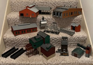 lot 257 image: Model Train Buildings