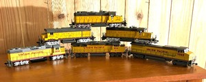lot 258 image: Six Union Pacific Model Train Cars by Life-Like, Walthers and More