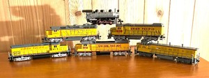 lot 267 image: Six Model Train Cars by Walthers, Bachmann, Rivarossi and More