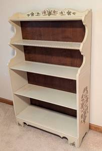 lot 185 image: Vintage White Painted Floral Bookshelf