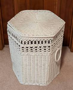 lot 187 image: Vintage White Wicker Hamper