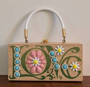 lot 199 image: Vintage Enid Collins Love Box Purse