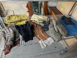 lot 48 image: Warm Winter Gloves and Mittens