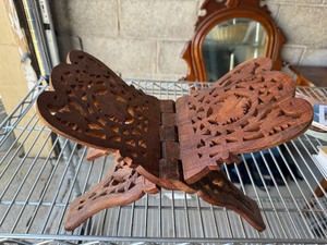 lot 55 image: Hand Carved Wooden Folding Display Rack for Books, Magazines, Cookbook, Bible