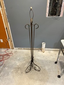 lot 44 image: Stylish Floor Lamp