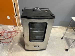 lot 72 image: Masterbuilt Electric Smokehouse