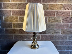 lot 68 image: Table Lamp
