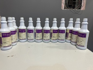 lot 100 image: Brighton Professional Non-Acid Bathroom Disinfectant Cleaner (Twelve 32 Ounce Bottles)