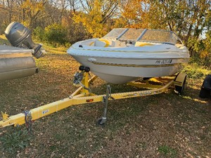 lot 5 image: 2005 Glastron SX-175 BR Inboard Boat
