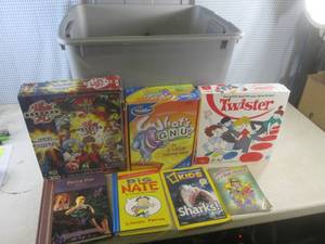 (F-2) Tote Full of Kids Games, Book...