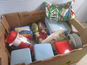 (EW3) Box of Misc Holiday Decor...