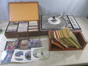(A-2) Vintage RCA Record Player Pow...
