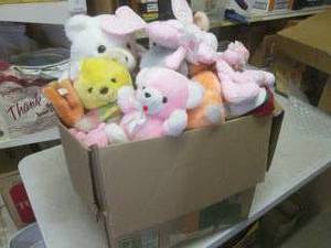 (EC1) Big Box of Assorted Plush Ani...