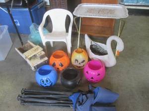 (RM4) Vintage TV Tray, Tonka Truck,...