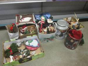 (BR3) Assorted Christmas Decor...