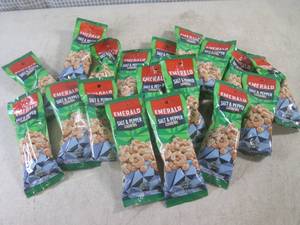 (B-1) 18 Bags of Emerald Salt & Pep...