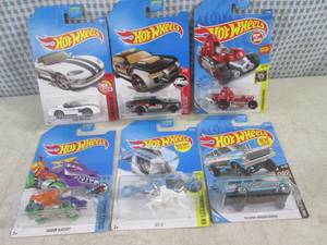 (EC1) Assorted Hot Wheels In Packag...