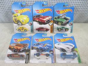 (EC1) Assorted Hot Wheels In Packag...