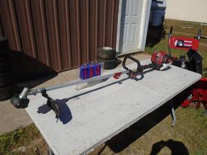 Craftsman 4 cycle weed trimmer. Like new condition. Tested & works. As shown.