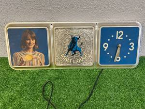 Schlitz Malt Liquor SignClock