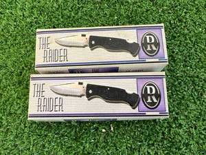 2 Knives The Raider