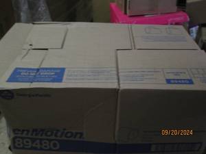 lot 17 image: case of enmotion 10 inch recycled p...