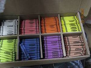 lot 20 image: case of crayola crayons 800 in case...