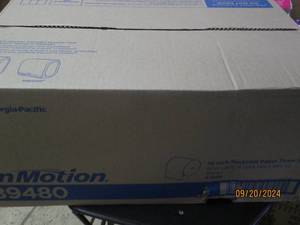 lot 22 image: case of enmotion 10 inch recycled p...