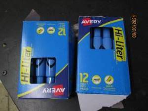 lot 107 image: 2 - 12 packs of avery hi-liters...