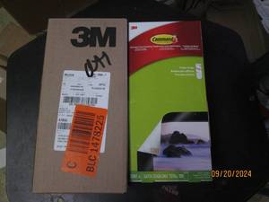lot 114 image: package of 100 3m command strips...